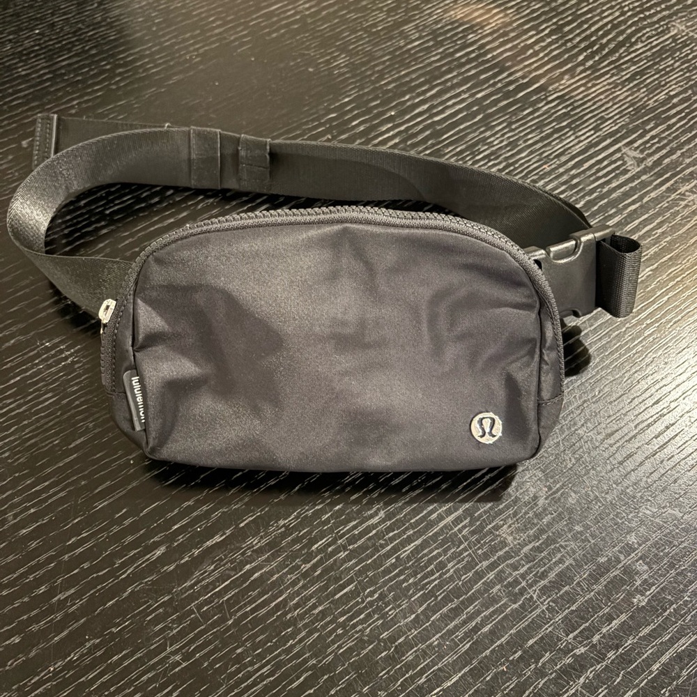 lululemon athletica Black Unisex Bag